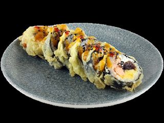 73. Futomaki w tempurze z pieczonym łososiem teriyaki i mango