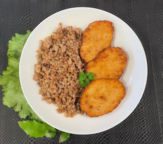 Kotleciki drobiowe 3 sztuki z przystawką do wyboru