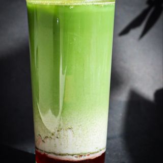 MATCHA LATTE TRUSKAWKOWY