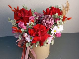 Flowerbox z mieszanych kwiatów