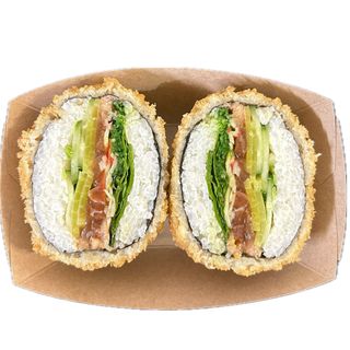 Sushi burger z łososiem powiększony
