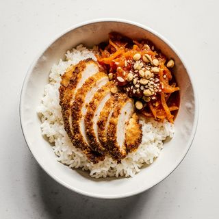 Kura w panko z ryżem i kimchi