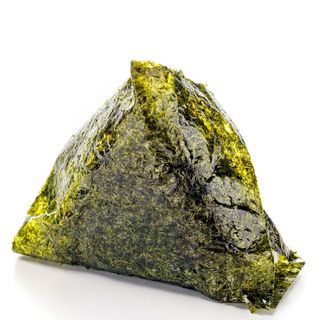Onigiri z łososiem