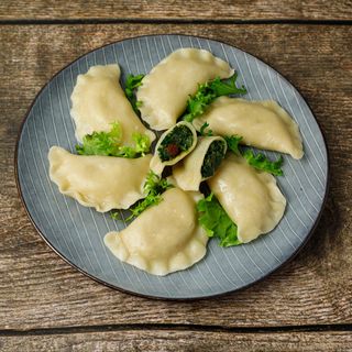 Pierogi ze szpinakiem i suszonymi pomidorami