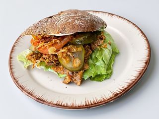 Słowiańska Bułka  z szarpaną karkówką