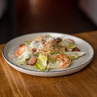 Sałatka Cezar z krewetkami