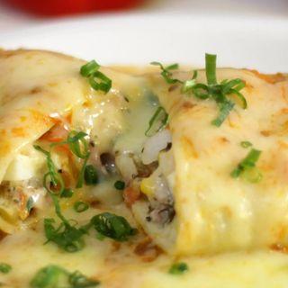 Naleśniki z kurczakiem i pieczarką zapiekany z serem