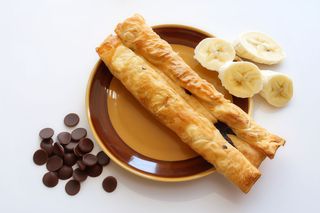 Ciasto francuskie z bananem w czekoladzie