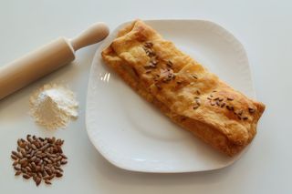 Ciasto francuskie z kurczakiem i serem