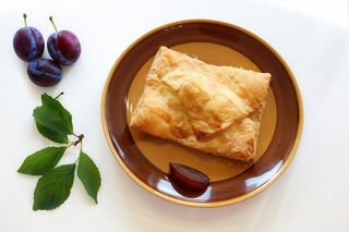 Ciasto francuskie z sliwką