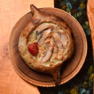 Chaczapuri po adżarsku z łososiem