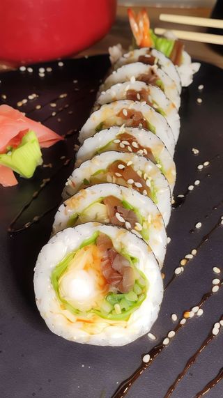 Futomaki z krewetkami w tempurze