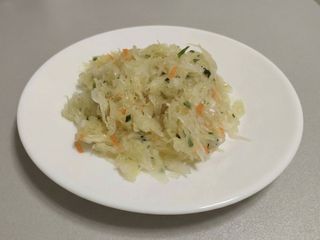 Surówka z kiszonej kapusty 100g