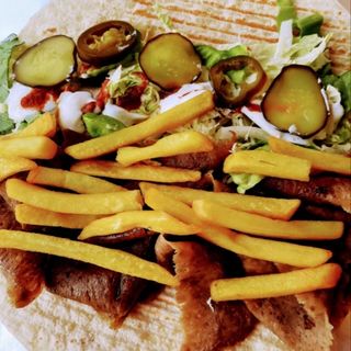Big kebab w cieście z frytkami
