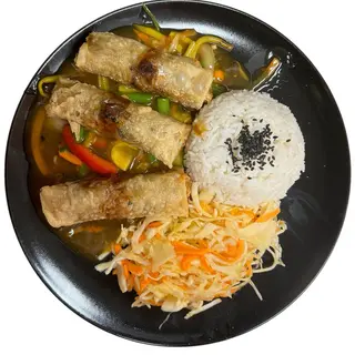 Sajgonki z pikantnym sosem