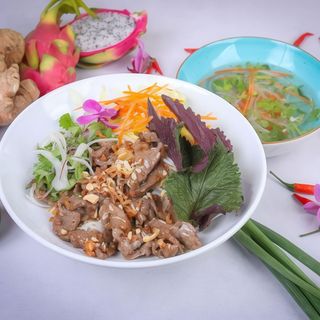 Bun bo nam bo ze smażoną wołowiną