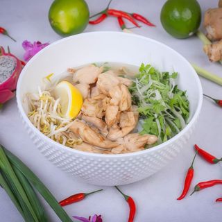Pho ga ran z kurczakiem smażonym