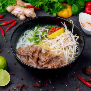 Pho bo tai lan z wołowiną smażoną