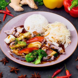 Wieprzowina smażona z warzywami w sosie 5 smaków