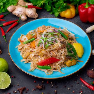 Pad Thai z tofu i warzywami