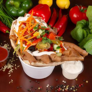 Kebab w bułce z mięsem