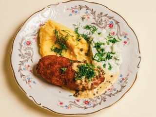 Kotlet z niby kurczaka po Kijowsku z sosem z zielonego pieprzu