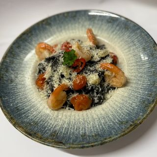 Tagliatelle Nero z krewetkami