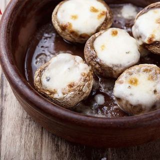 Pieczarki faszerowane