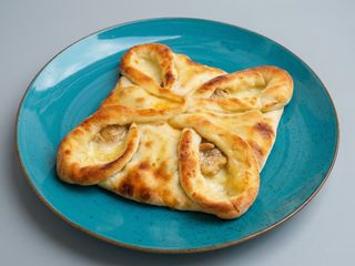 Chaczapuri Gvezeli z kurczakiem