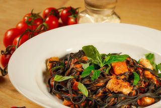 Tagliolini Neri con Pollo