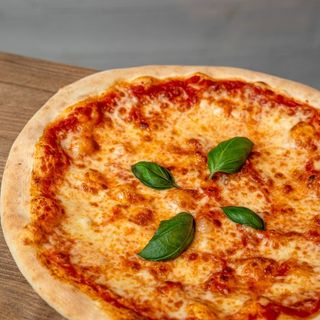 Pizza pomidory pelati, ser mozzarella Fior di latte 24cm