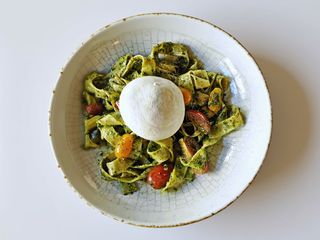 Pappardelle con Pesto e Burrata