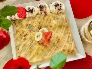 32D. Z nutellą, bananami i bitą śmietaną