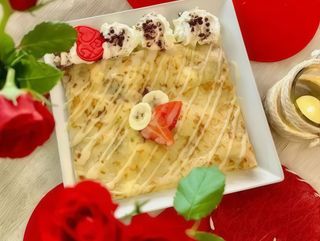 40D. Z musem jabłkowym, lodami, bitą śmiet. i cynamonem