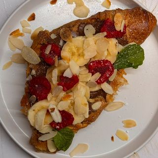 Croissant z nutellą 