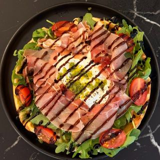 Gofr z Burratą i Szynką