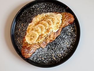 Croissant Orzechowy z Bananem