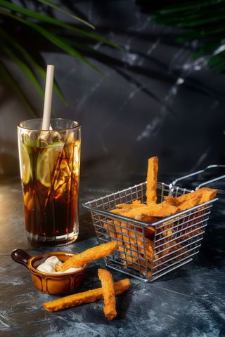 Frytki z batatów z sosem tatarskim