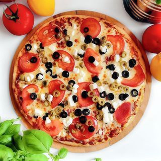 8. Pizza Grecka 50cm