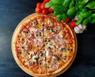 21. Pizza Tuńczykowa 50cm