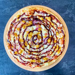 28. Pizza Wyjazd z kraju 24cm