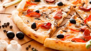 41. Pizza Czerwona 24cm