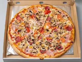 18. Pizza Rodzinna 33cm