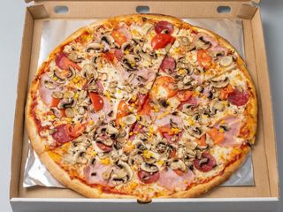 18. Pizza Rodzinna 33cm