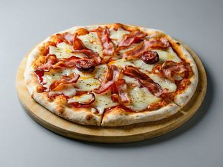 31. Pizza Boczek na śliwce 50cm