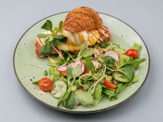 Croissant Salmon