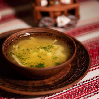 Zupa z domowym makaronem