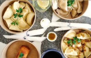 Zestaw pierogów(kapusta i pieczarki,ukraińskie,z mięsem)Barszcz Gratis