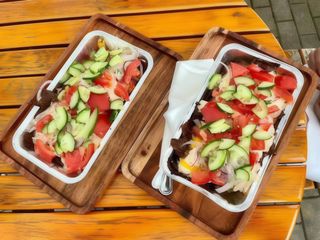 SAŁATKA GRECKA Z KURCZAKIEM