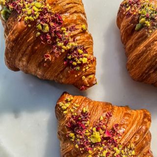 Croissant MIX pistacja & malina